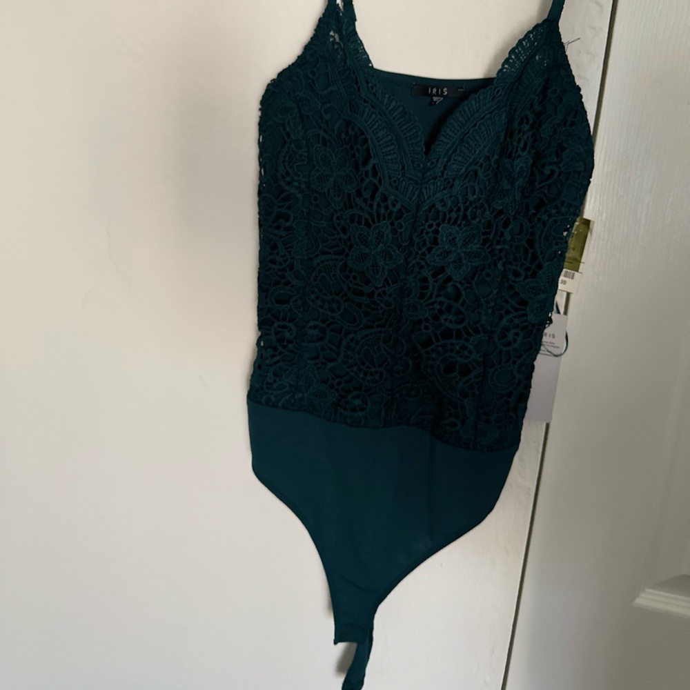 Green bodysuit with lace details size L